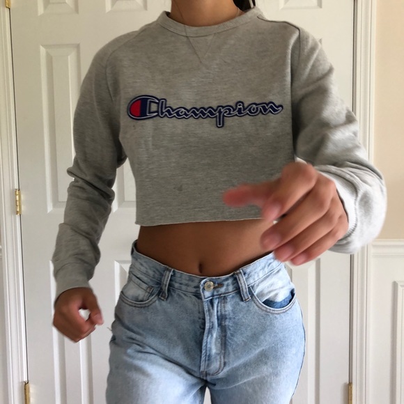 Champion Sweaters - CHAMPION cropped crew neck